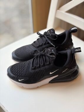 Nike Air Max 270 Big Kids Size 4Y